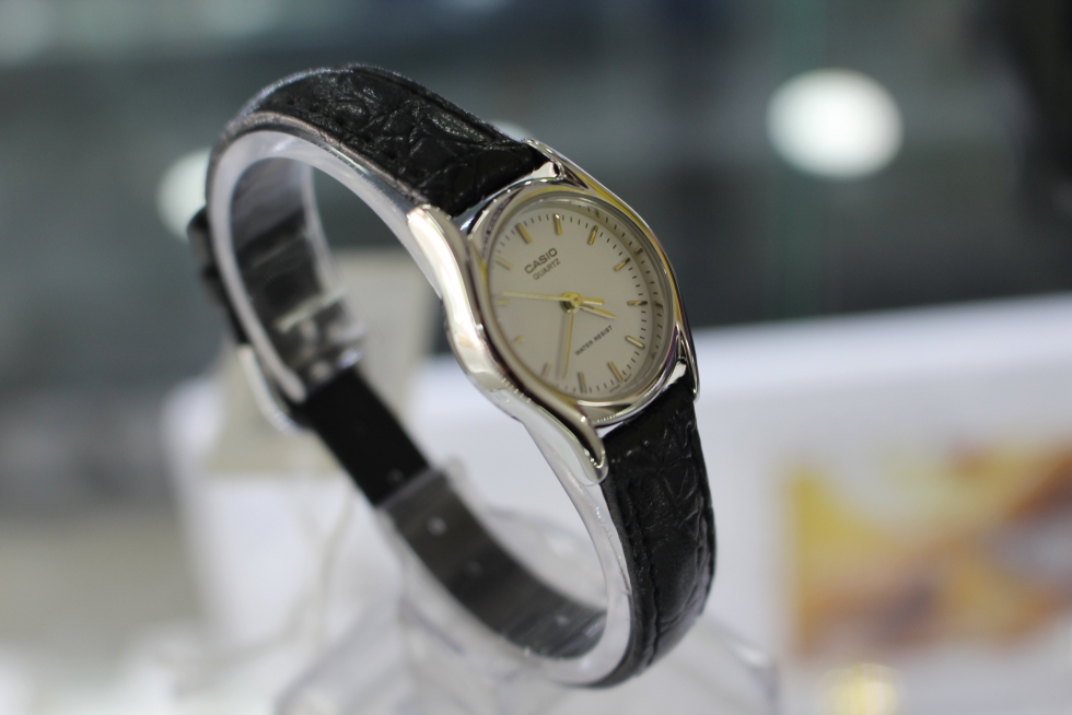 Mặt nghiêng đồng hồ nữ Casio LTP-1094E-7ARDF